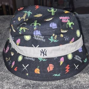 New Era New York Yankees Kids Blue Bucket Hat with Colorful Icons